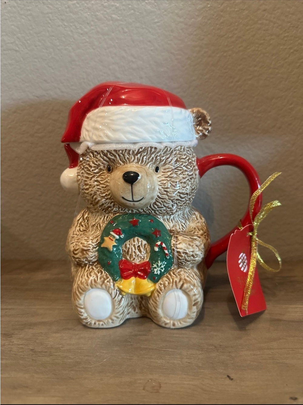 New! Holiday Cheer Wreath Bear With hat Lid Mug